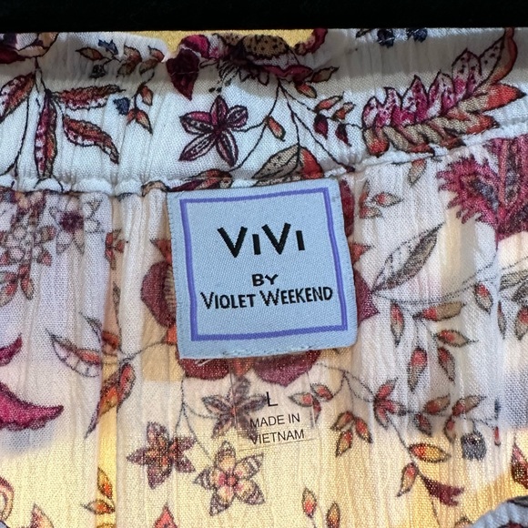 Flowy Floral Dress with Pockets - Picture 3 of 4